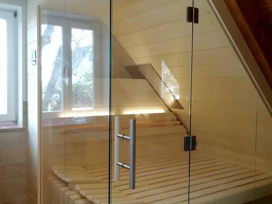 Lesen Sie mehr über unsere exklusiven Sauna-Lösungen für Dachschrägen